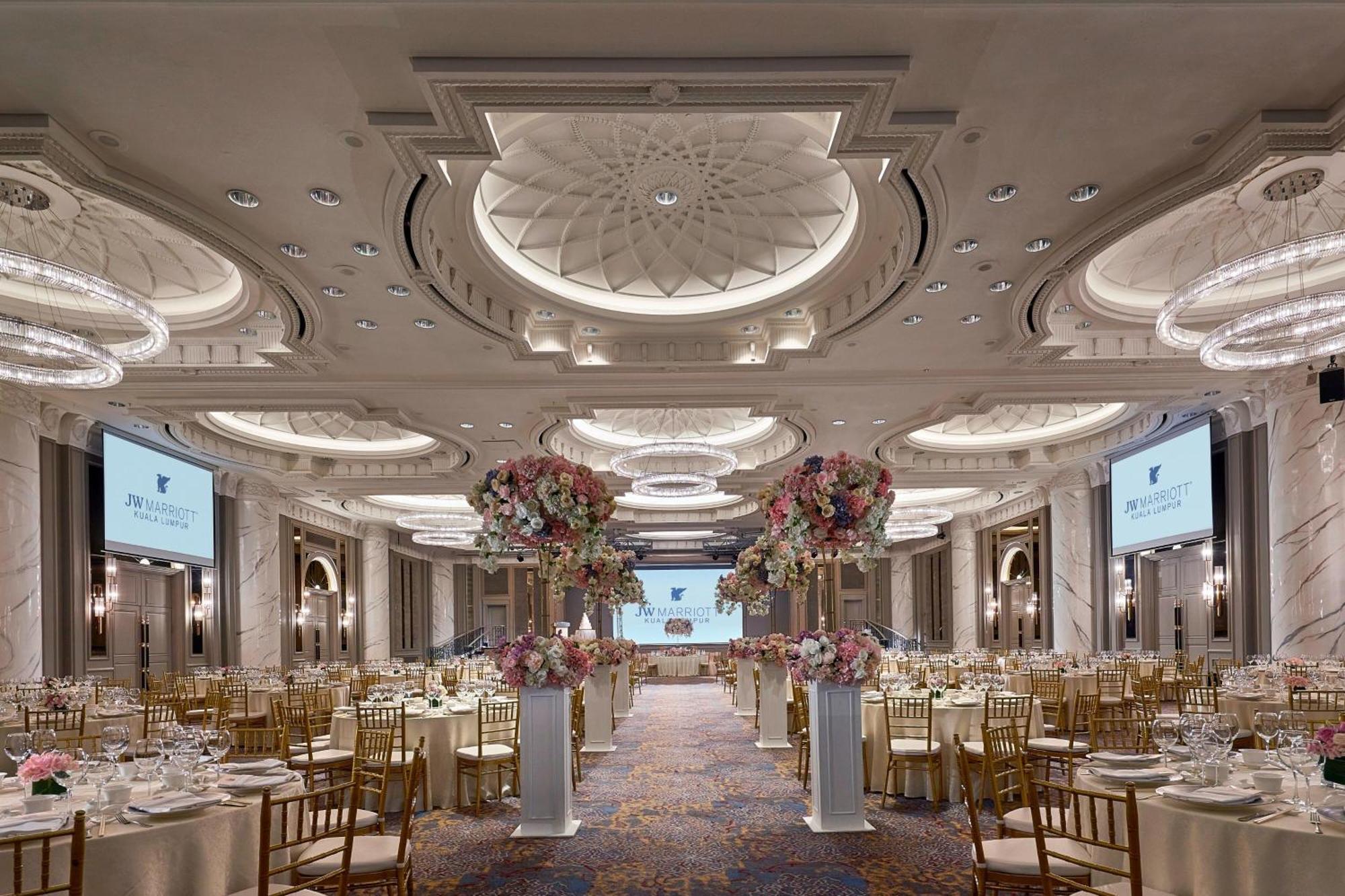 Отель Jw Marriott Куала-Лумпур Экстерьер фото The ballroom of the hotel